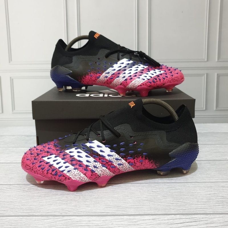 Sepatu Bola Adidas Predator freak