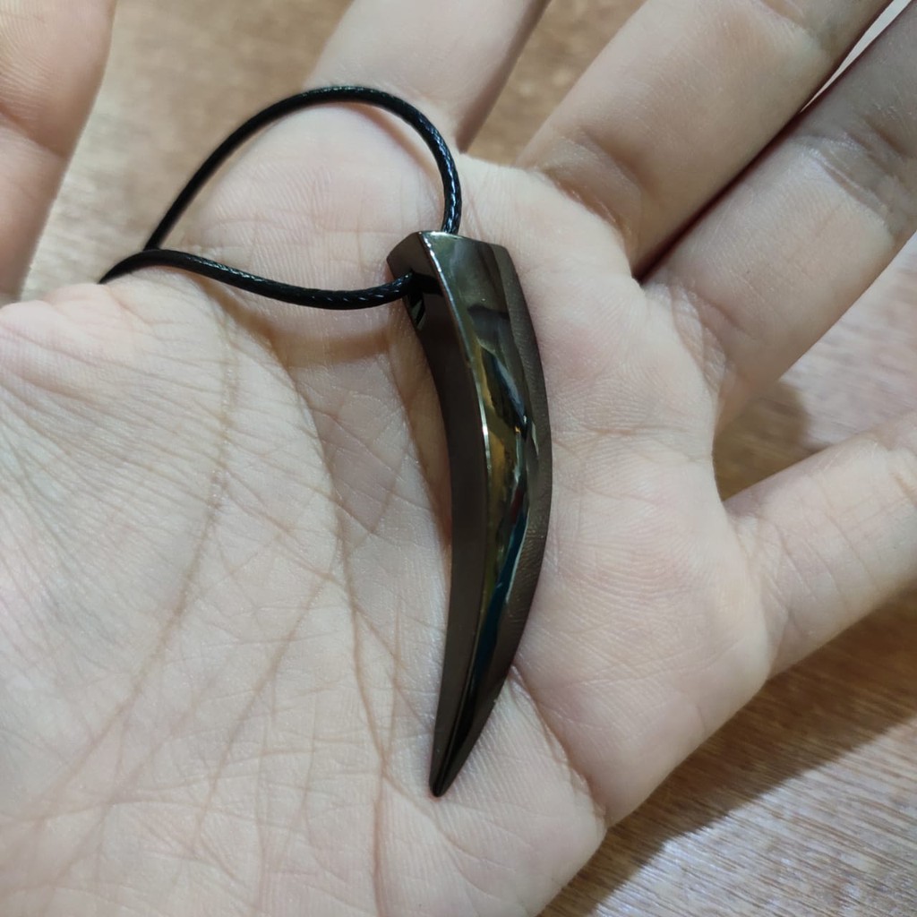 Aksesoris Fashion Kalung Pria Motif Taring Serigala / Kalung Liontin Pria Gigi Serigala Hitam