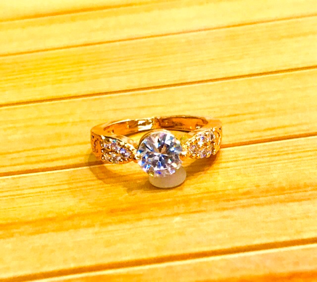 Cincin wanita / cincin replika berlian / cincin permata replika berlian / cincin lapis emas / cincin