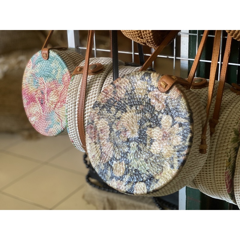Tas rotan putih dengan motif / tas bali / tas rotan bali