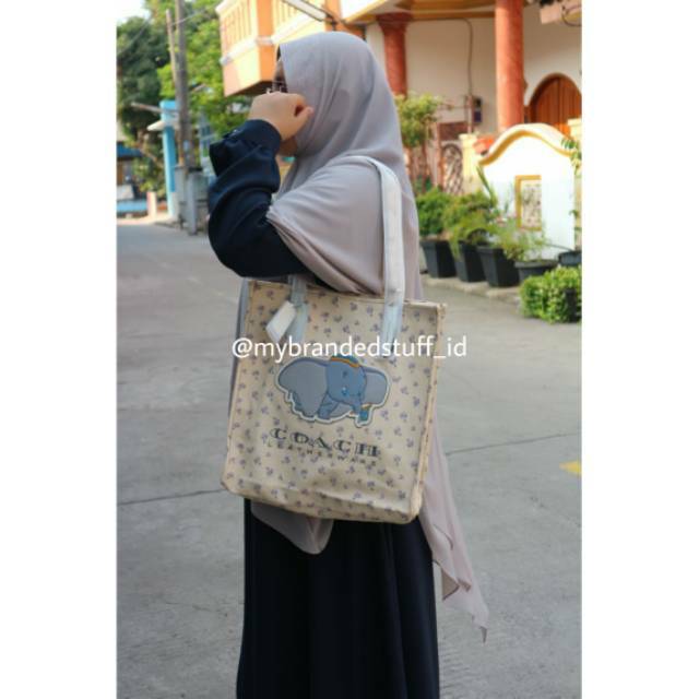 Ready Tas Coach x disney tote bag with dumbo