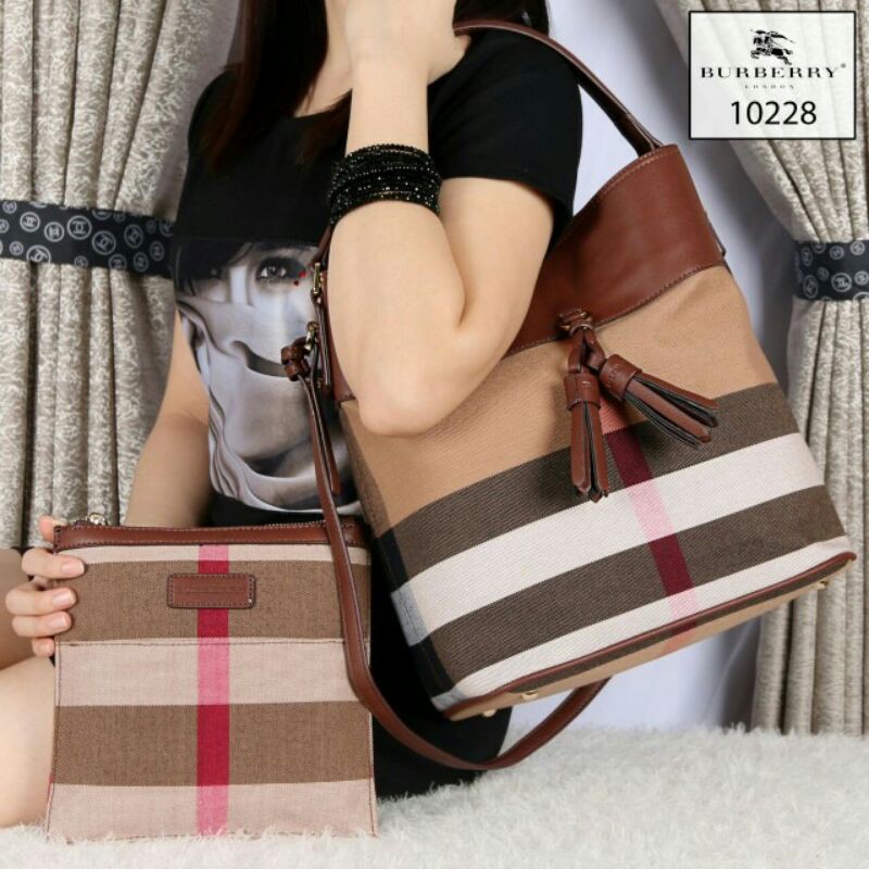 SALE / Tas Batam / Tas import / Burberry Hobo 10228