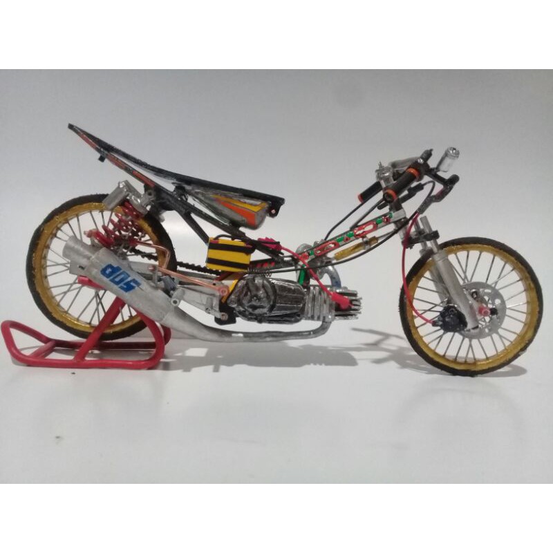 Miniatur motor drag jupiter z sleep engine