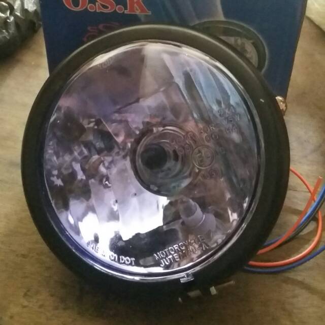 Lampu depan motor CB100