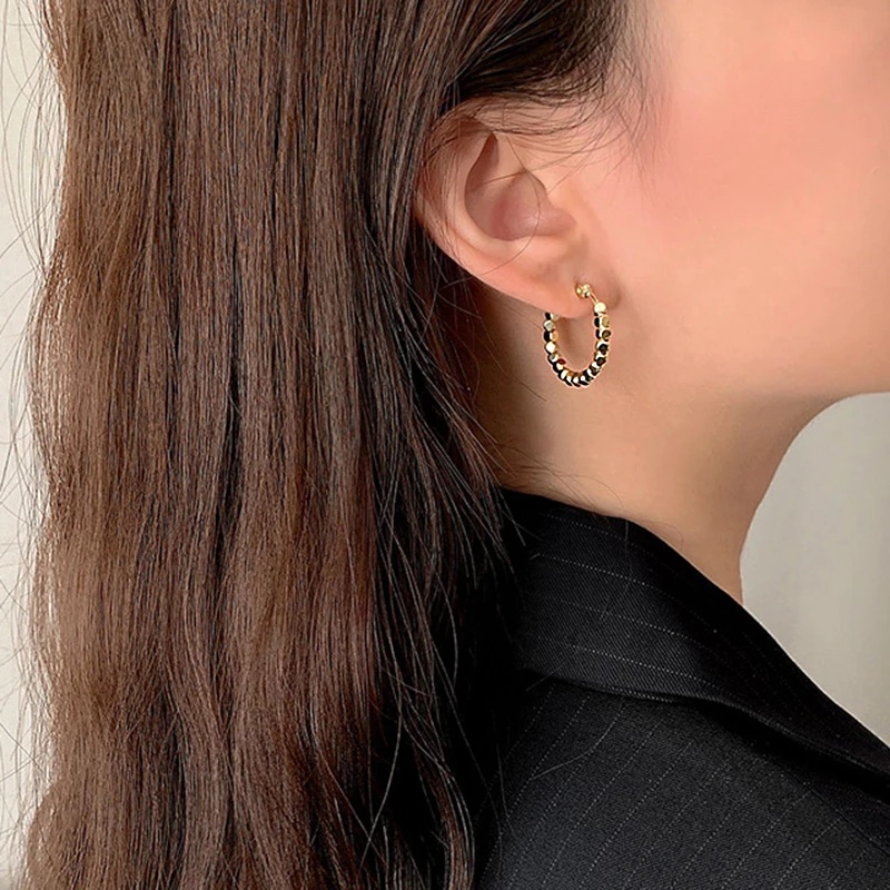 Anting Hoop Bentuk Bola Bahan Metal Warna Emas Dan Silver Gaya Vintage