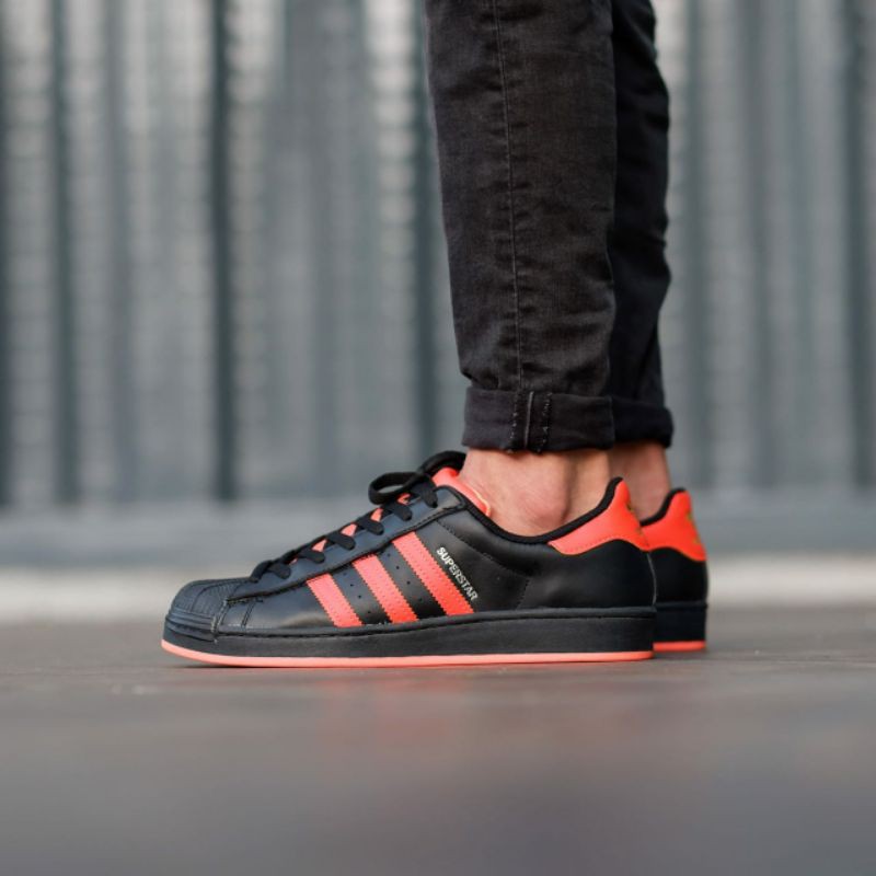 ADIDAS SUPERSTAR LACELESS FROM THE COURT TO THE STREET FULLBLACK ORANGE