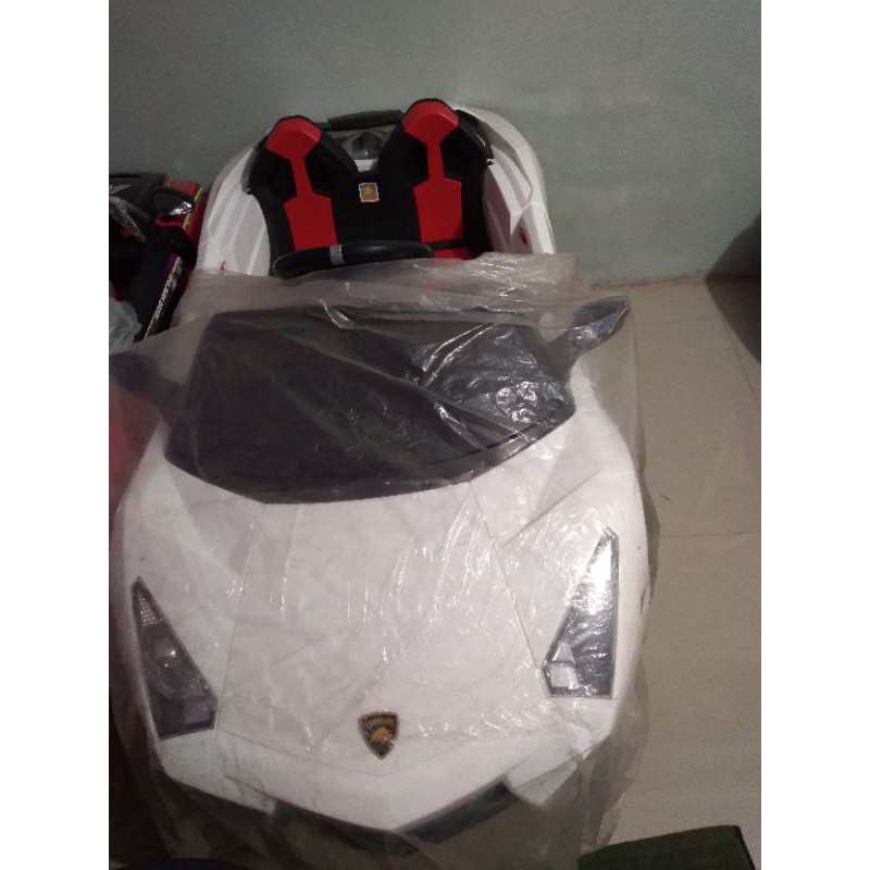 Mobil_Aki_model_Lamborghini