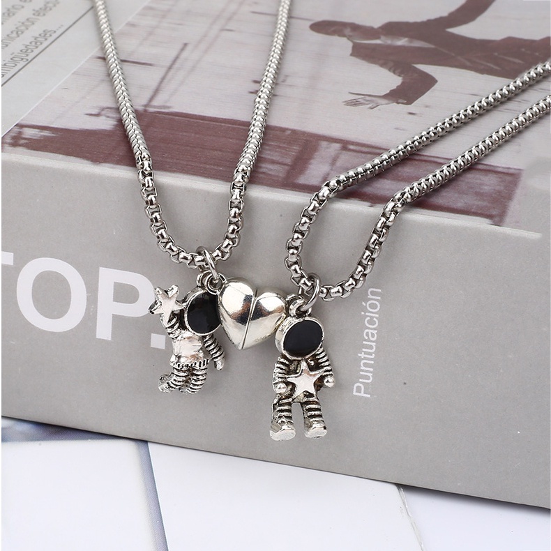 [Trendy Personality Spaceman Star Magnetic Couple Pendant Necklace] [Girls Vintage Metal Simple Chain Necklaces ] [Ladies Fashion Clavicle Necklace]