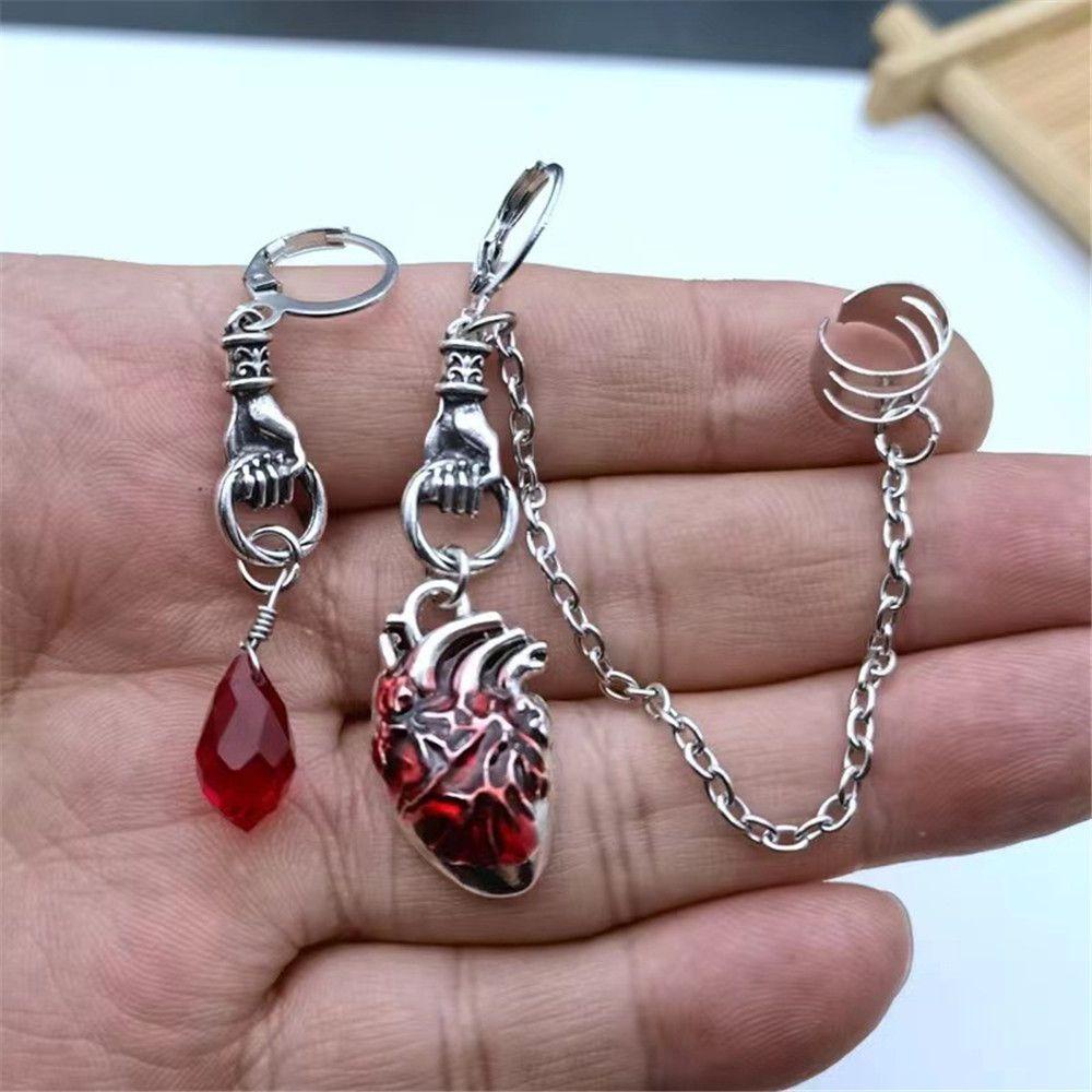 Lily The Beating Heart Red Witchy Vampir Rantai Ear Clip