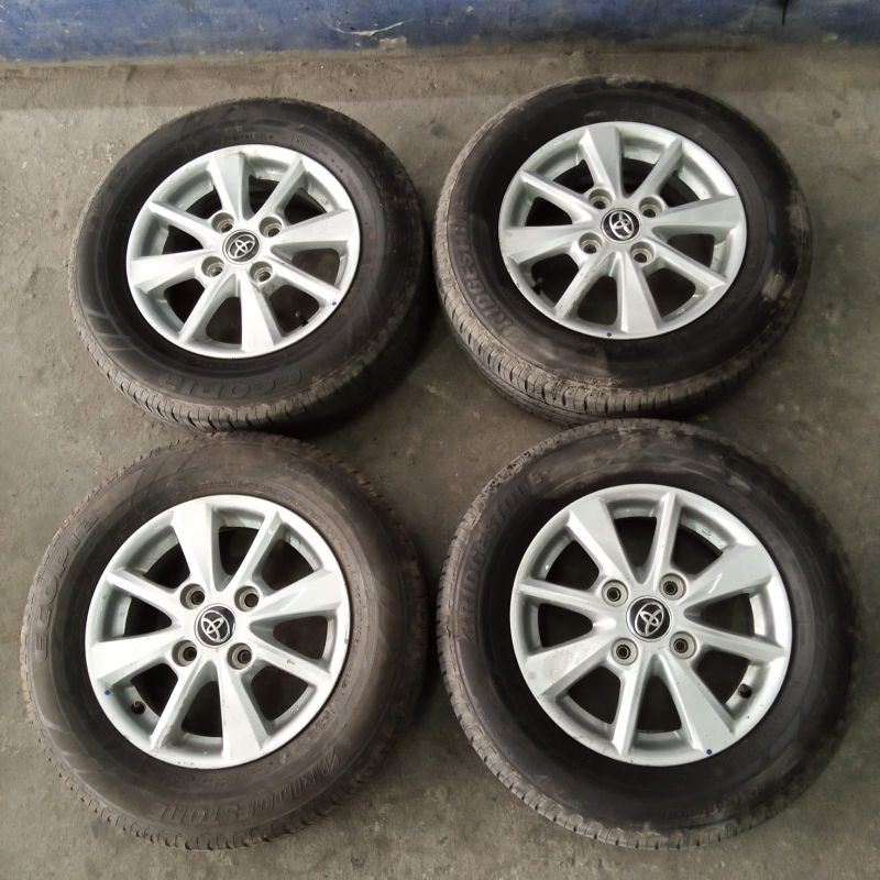 Velg Mobil Bekas Original AVANZA R14 Hole 4X114,3 Untuk Mobil Kijang Xenia Pick up Avanza Livina