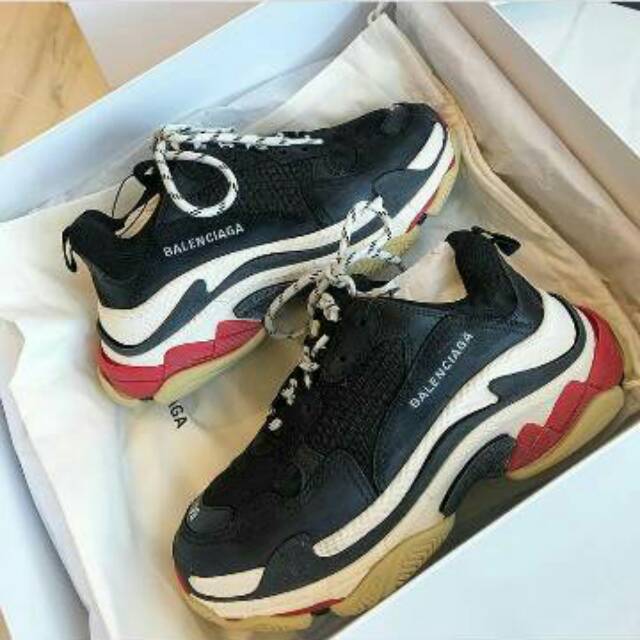 Sepatu Sneakers Olahraga Model Balenciaga  Triple S untuk 