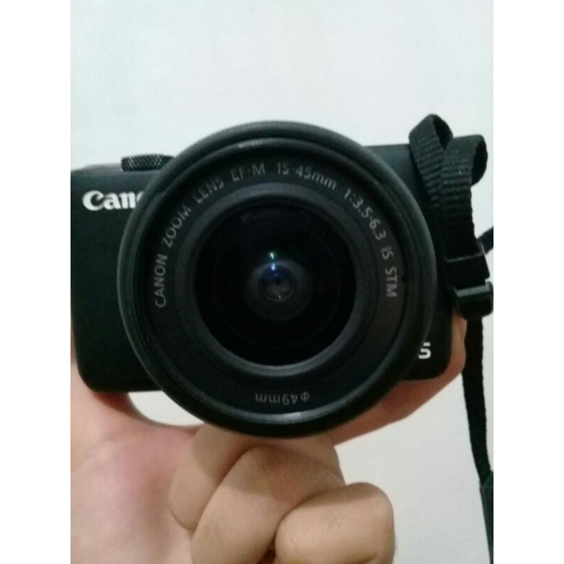 Canon M10 mirrorless