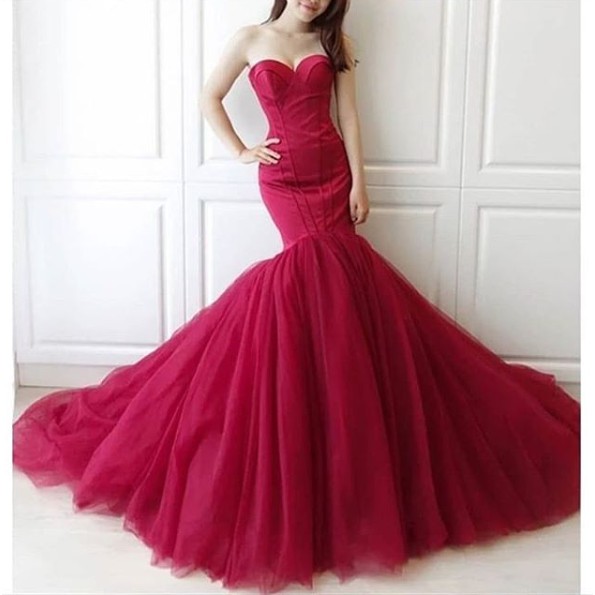 gaun pengantin merah mermaid  wedding gown dengan  ekor    mermaid  dress  red / maroon dress