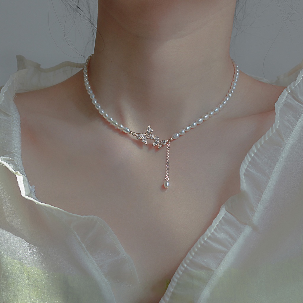 Kalung Choker Rantai Klavikula Desain Kupu-Kupu Aksen Kristal Mutiara Rumbai Warna Emas Untuk Wanita