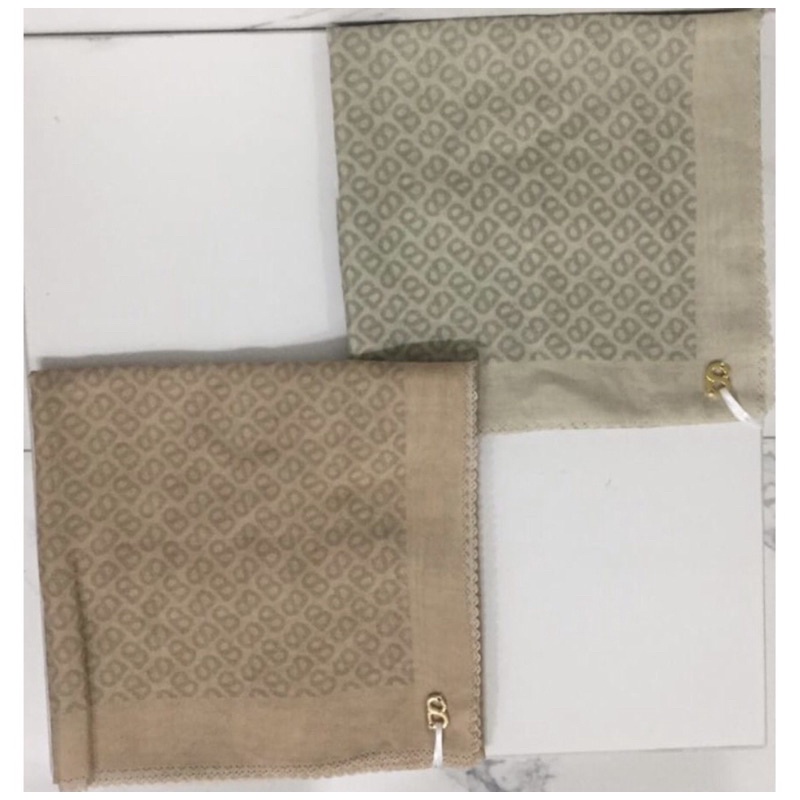 Buttonscarves the tapis square SEED