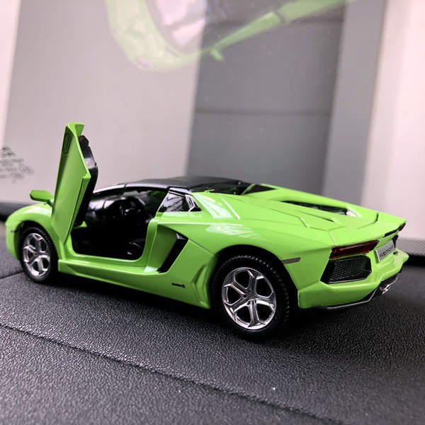 Pajangan LAMBORGHINI Aventador S Roadster Miniatur Parfum Parfume Pewangi Mobil