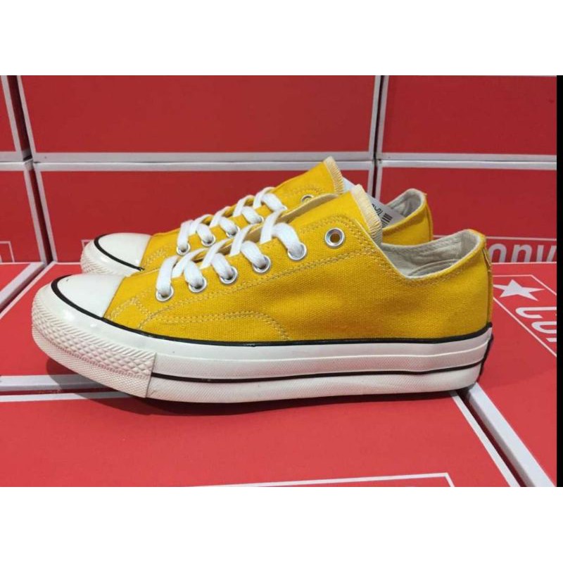 Sepatu  Converse