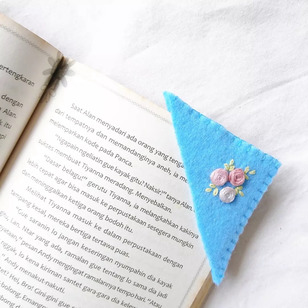 

Hand Embroidery Bookmark by madeinaugst | Pembatas Buku Sulam Tangan