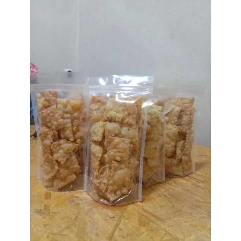 

kripik dan stik bawang