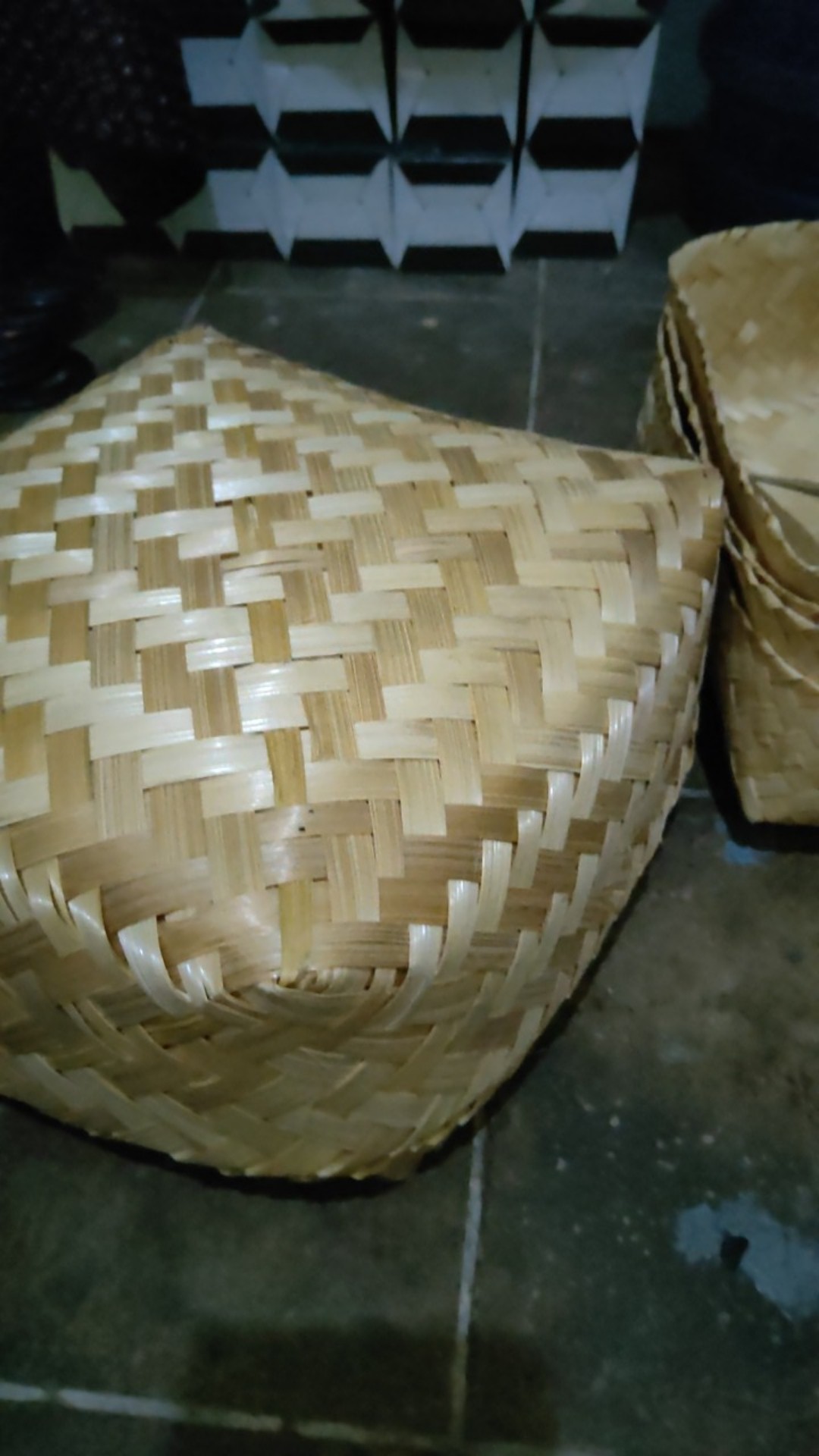 (b2001) Sepasang Besek Natural 20 X 20 X 8 Cm Anyaman Bambu Natural Besek Bambu Murah Nasi Box