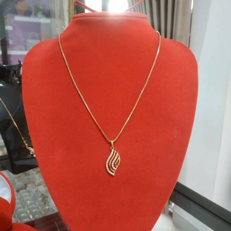 kalung n liontin