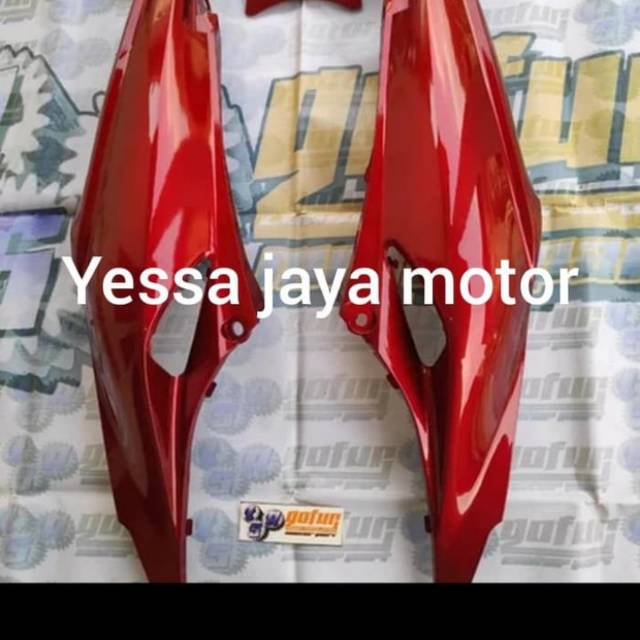 Body samping revo lama warna merah