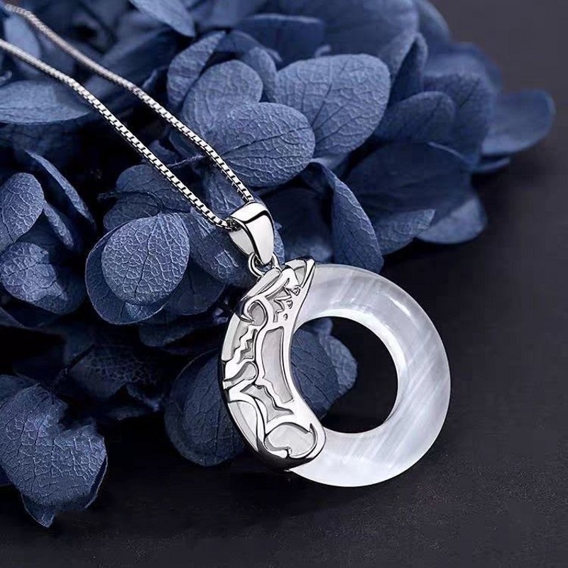 Vintage Black White Moonlight Couple Creative Round Pendant Necklace