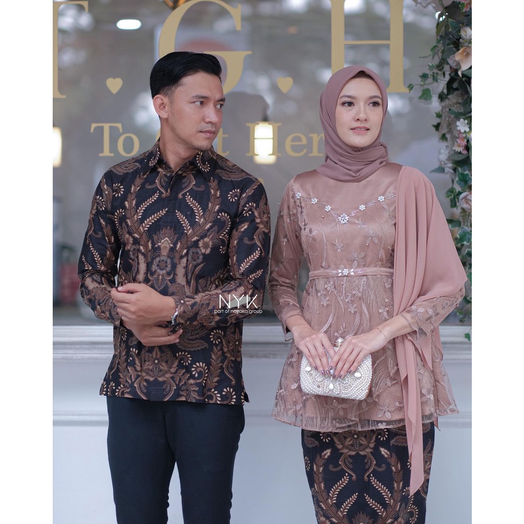 APTA BATIK - Kebaya Couple Valencia Kebaya Wisuda Modern Batik Couple Alyra Baju Couple Pasangan Outfit Kondangan Wisuda Wanita Kekinian