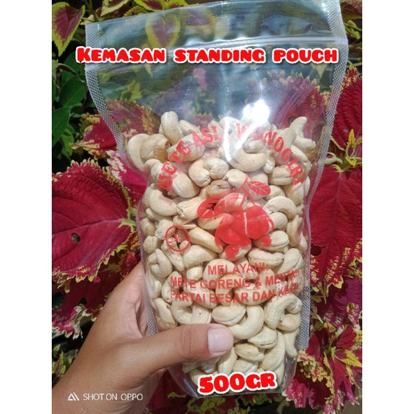 

KACANG METE MENTAH ASLI WONOGIRI KEMASAN POUCH 500GR