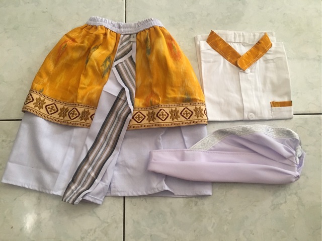 Satu set pakaian adat bayi (6-9bulan)