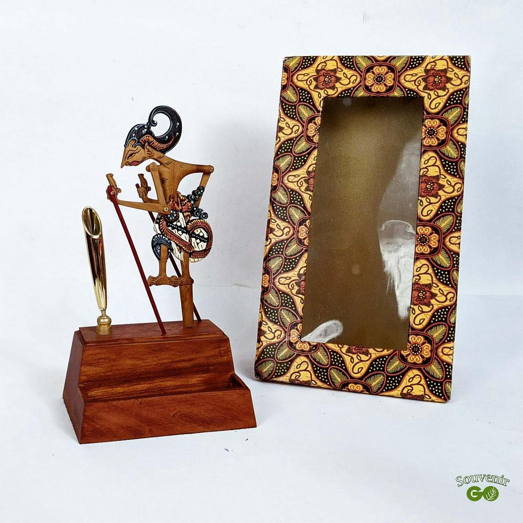 

Tempat Pulpen Kartu Nama Wayang Klitik Arjuna