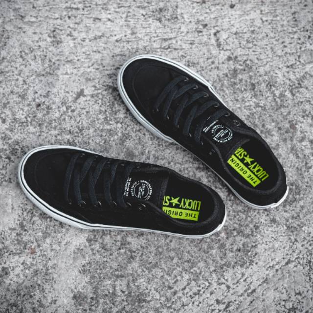 Sepatu Lucky Star Black White