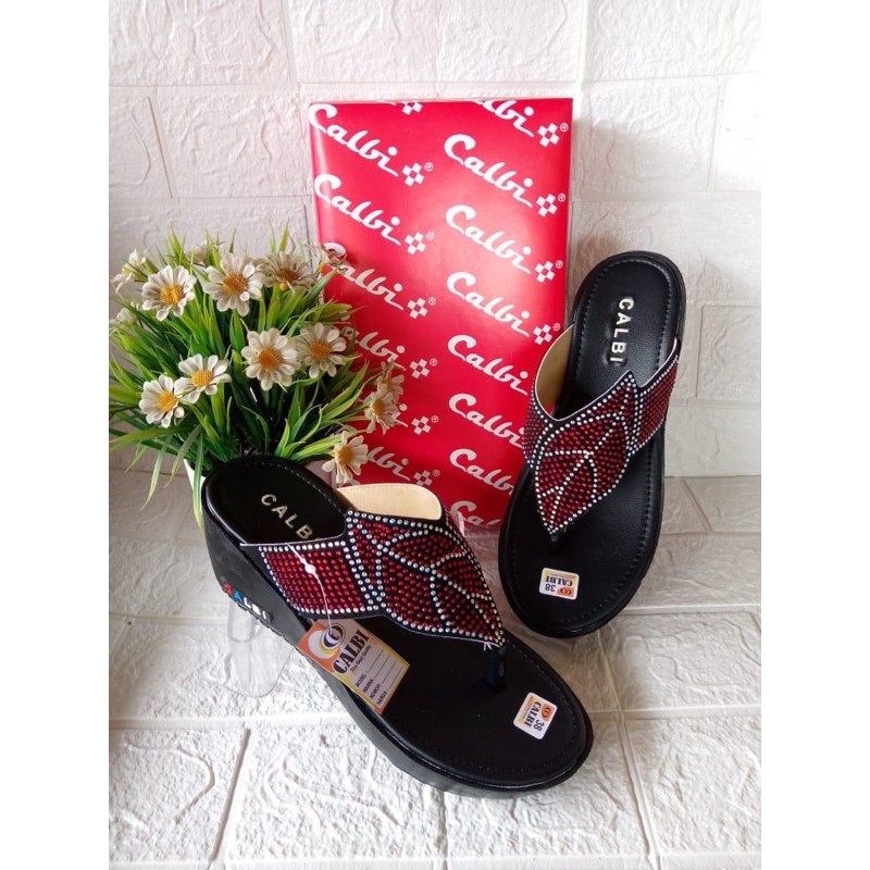 SANDAL CALBI WEDGES DAUN MERAH