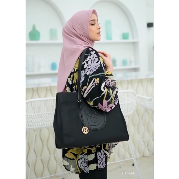 Aaliya Nylon Tote Bag in Black