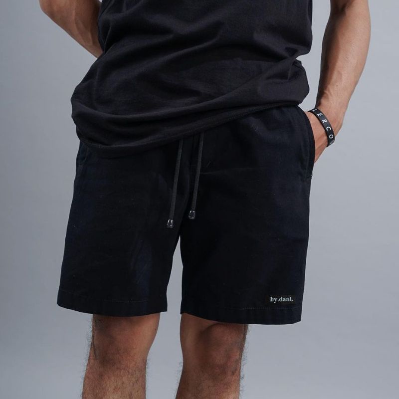 CELANA PENDEK PRIA BOARDSHORT ATAS LUTUT