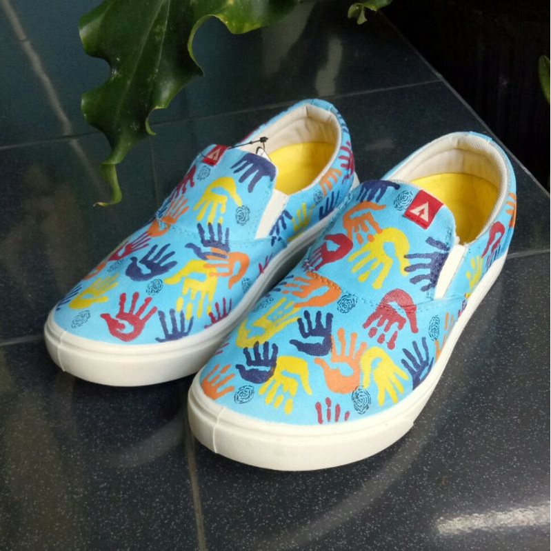 SEPATU slip on Aerostreet size 42 rossi misano hands