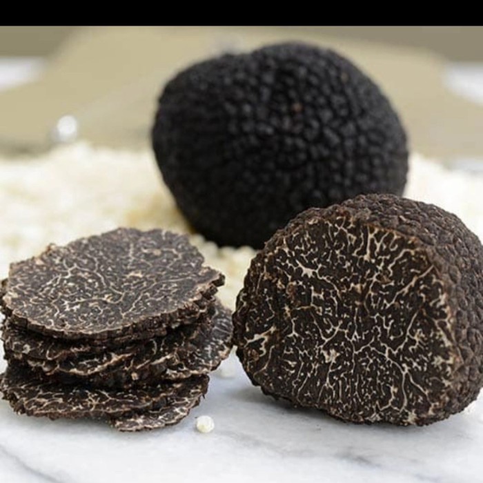 

Fchgtyani Frozen Black Winter Truffle Pieces 100Gr (About 30Gr Per Pcs)