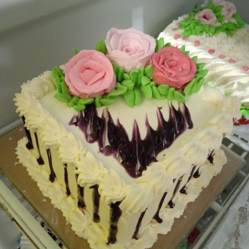 

KUE ULANG TAHUN