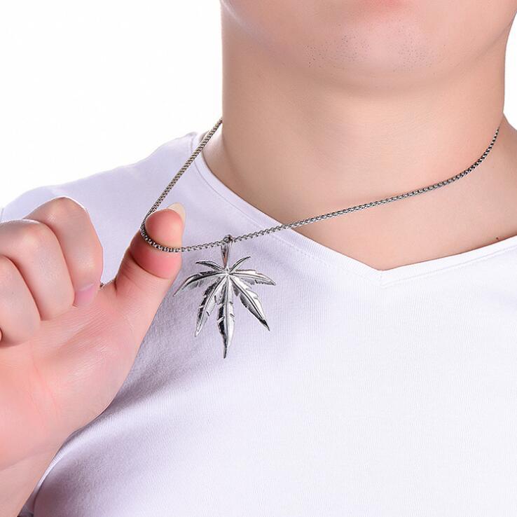 Kalung Pria Daun Maple Baja Titanium Rock Casting stainless steel leaf pendant Aksesoris Liontin Pria