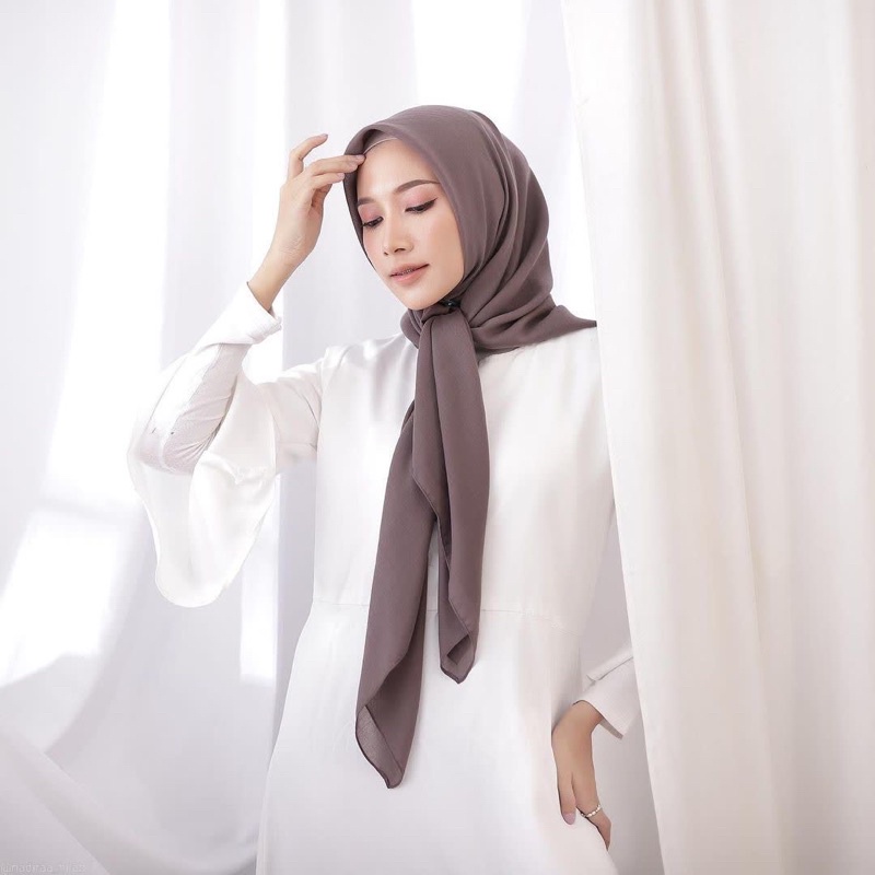 40+ Warna Hijab Segi Empat Bella Square Premium Original Jilbab Bella Square Polos Pollycotton