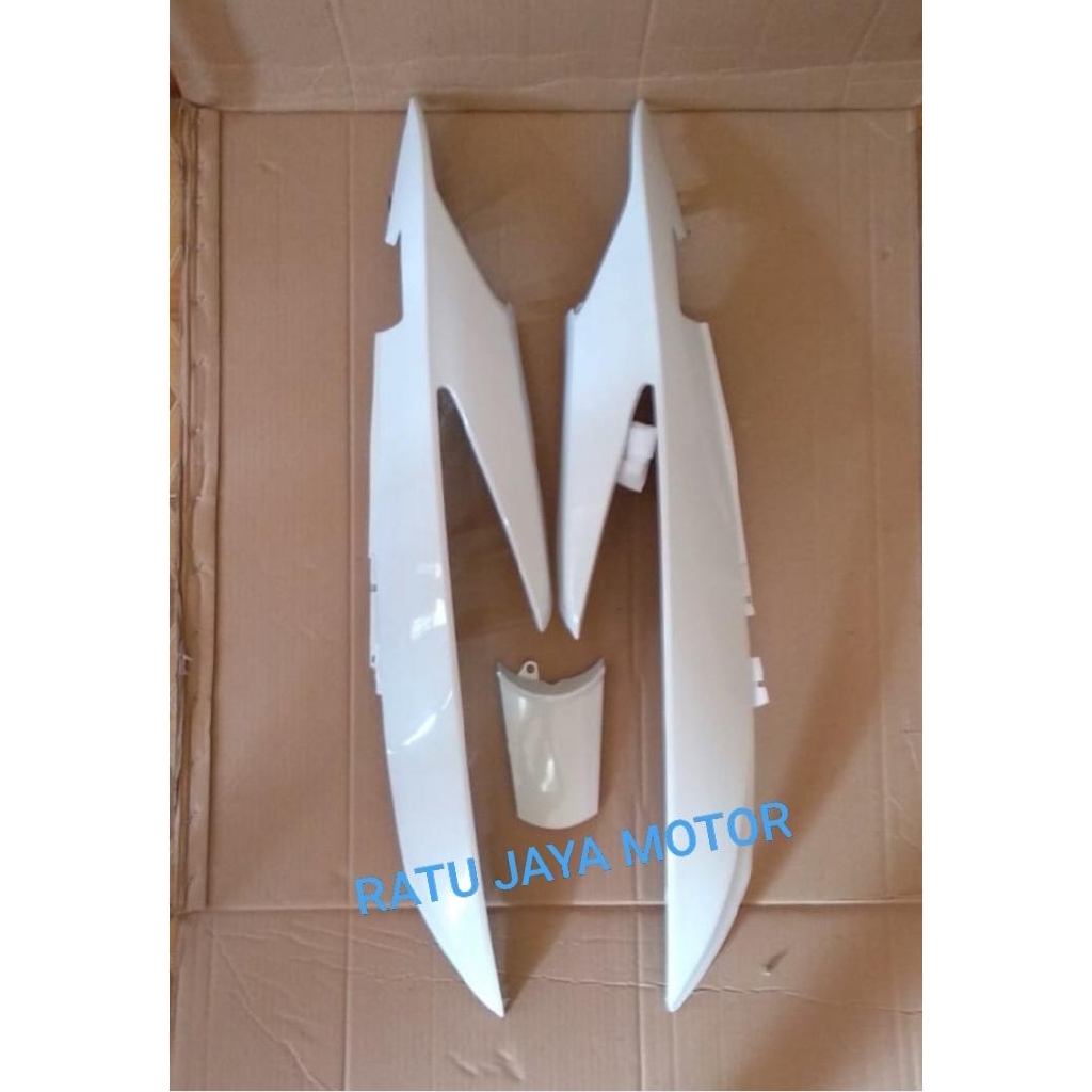 Cover body samping vario karbu 110 warna putih