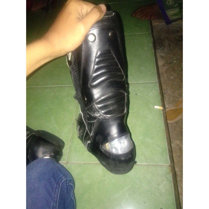 sepatu road race dln