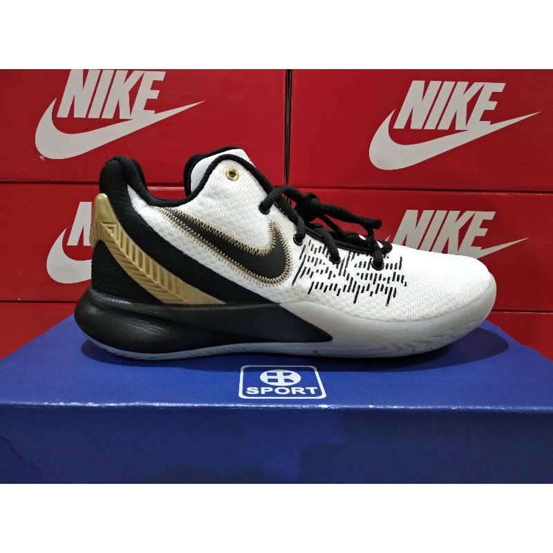 kyrie flytrap size 7