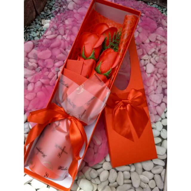 

Kado-Hadiah-Bucket-Bunga-Ultah-Valentine - 5Flowers Bucket in Box