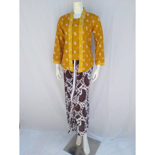 Setelan Kebaya Jumputan Kuning