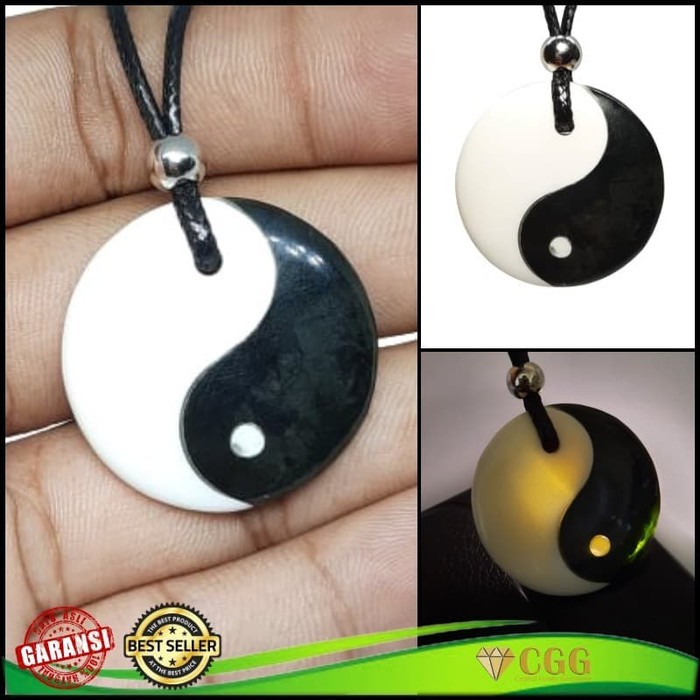 Liontin yin yang batu black jade dan giok salju