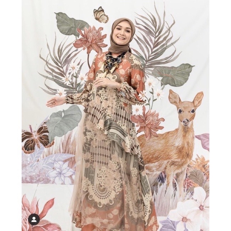 Melody Dress Sunset XL Wearing klamby