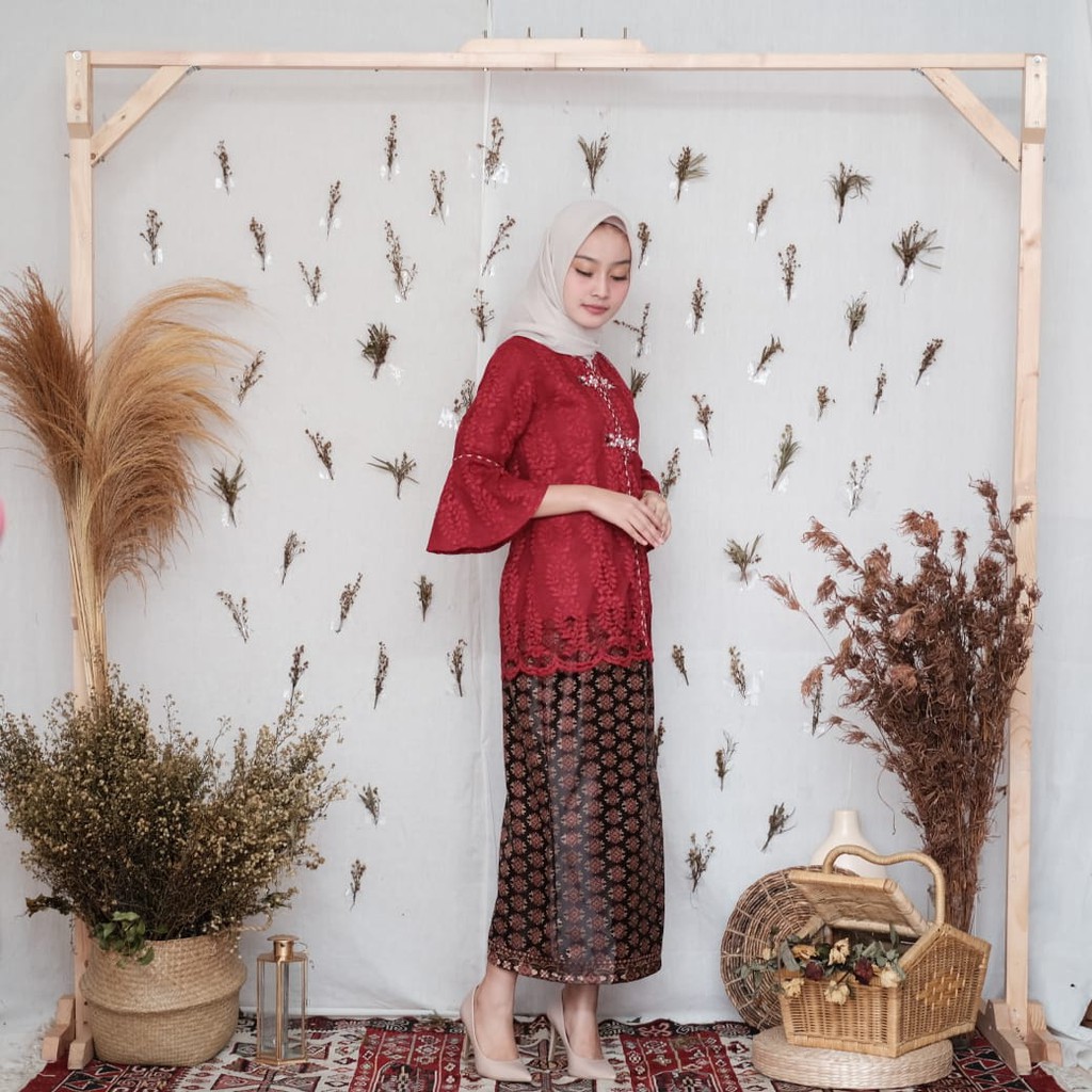 KEBAYA PESTA / KEBAYA BROKAT PAYET / KEBAYA BROKAT PESTA