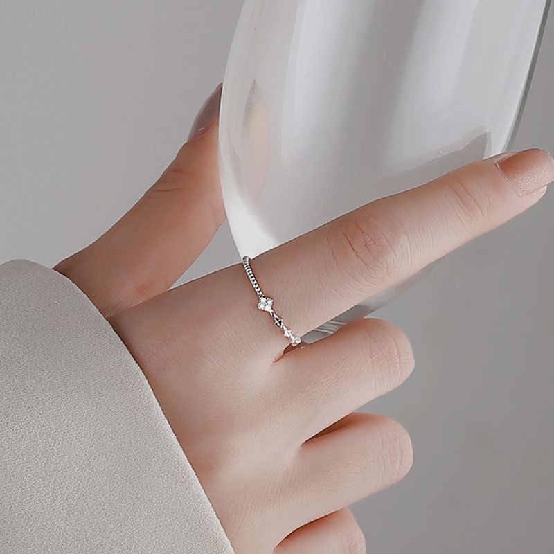 Cincin Sterling Silver S925 Bentuk Daun Clover Bahan Titanium Steel Untuk Wanita