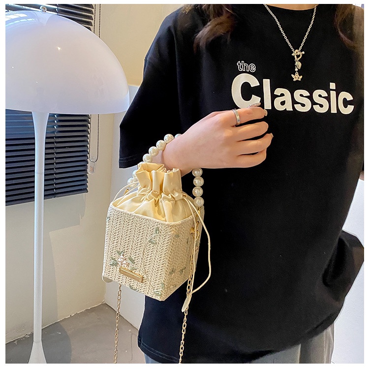 Drozenb Tas Selempang Wanita Bahan Anyam Jerami Import/Slingbag Fashion Wanita Model Korea/Tas Slingbag Casual Wanita/Tas Pesta Wanita Bahan Anyaman